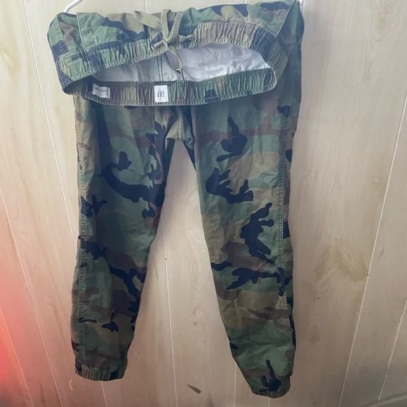 Size medium camo joggers. - Picture 2 of 2